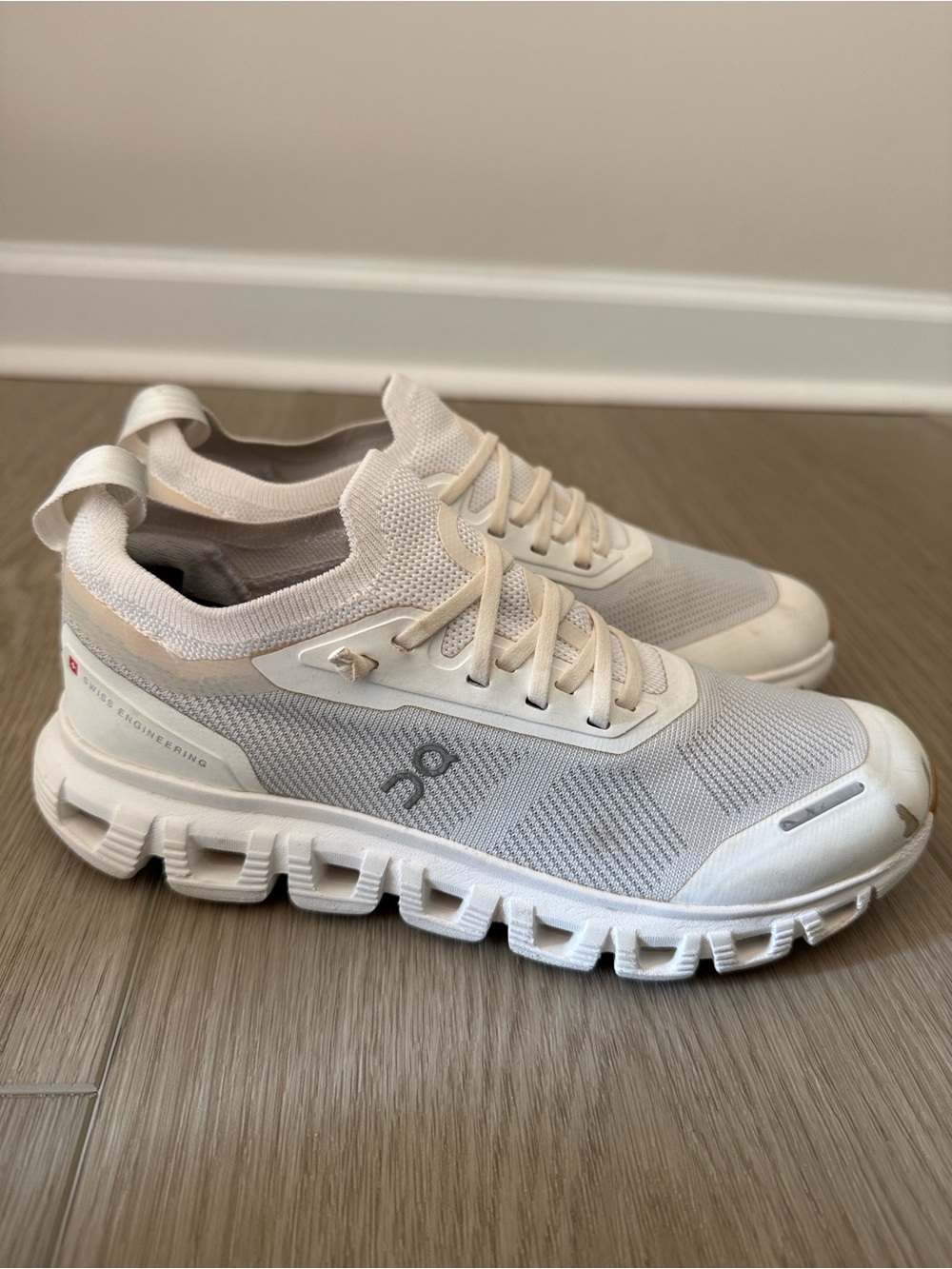 On Cloud Versa and The Roger Bundle - Women’s Size 6 - Picture 4 of 16